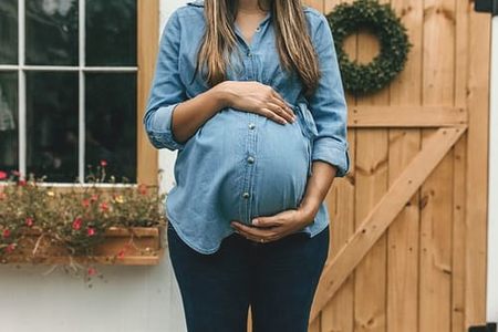单身女性去国外精子库买精子人工怀双胞胎需要多少钱？