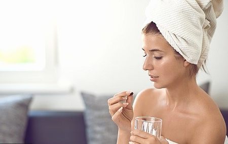 试管月经第二天打促排针是什么方案？用药物黄体酮催来的月经还能做试管吗？