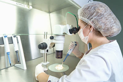 正常人自然受孕怀龙凤胎的几率会比人工受孕更高吗？